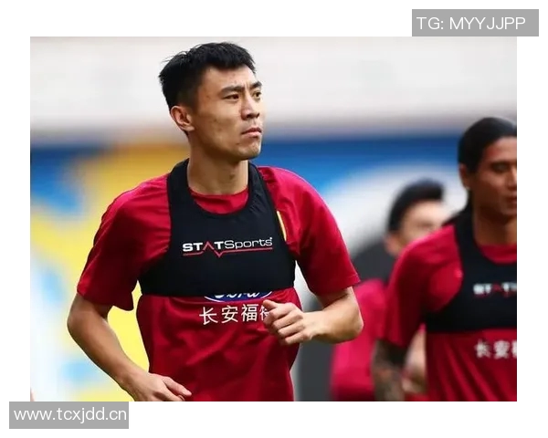 郑铮惊艳吊门击中横梁门将无奈目送球飞过