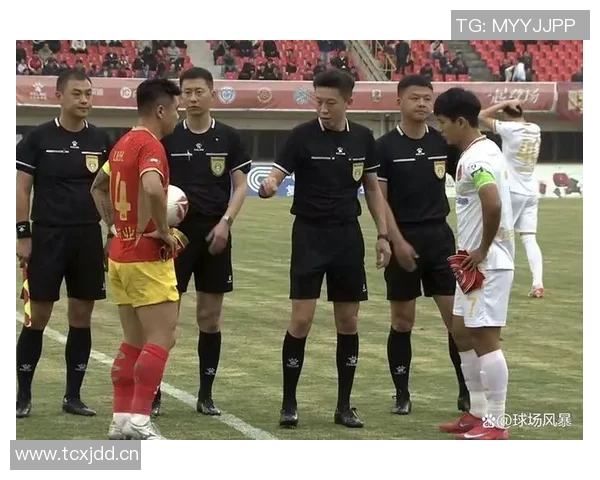 U16国足角球混战进球被判无效裁判未响哨引发争议 U16国足角球混战进球被判无效裁判未响哨引发争议