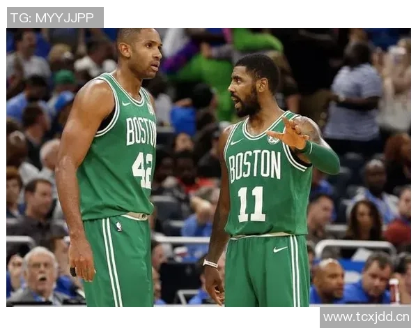 浓眉缺席九场比赛坐板凳身穿NFL球衣观战绿湾包装工比赛 浓眉缺席九场比赛坐板凳身穿NFL球衣观战绿湾包装工比赛