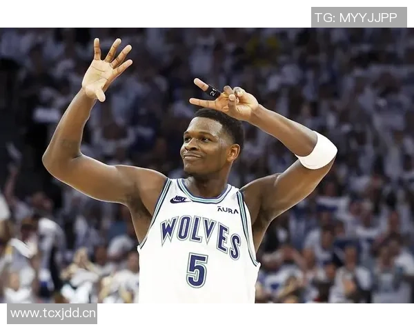 爱德华兹首节火力全开9投6中砍下14分2板3助与东契奇展开激烈对决