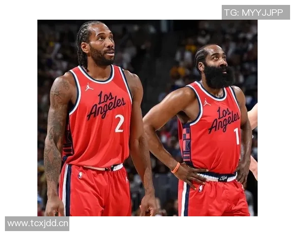 保罗现场观战快船与掘金激烈对决两支顶级球队的精彩较量