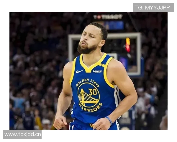 张佳玮分析库里战术变化先喂饱内线再展现外线威力