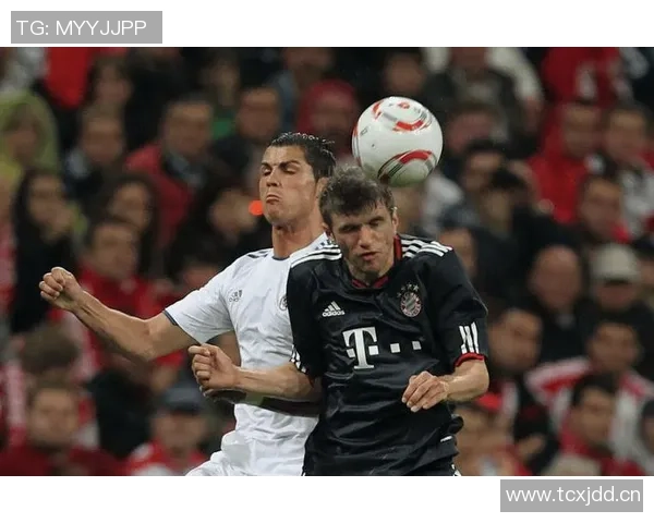 穆勒第96分钟绝杀进球震撼全场直面三名防守球员展现超强实力