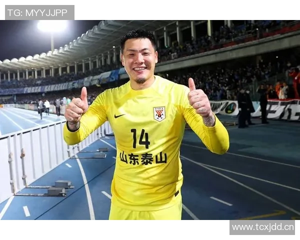 王大雷36岁庆祝里程碑荣获两件中国顶级联赛出场数纪念球衣