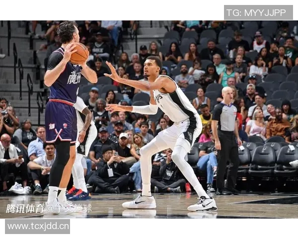 韦尔表现出色9投6中贡献12分7篮板1次抢断和1次盖帽